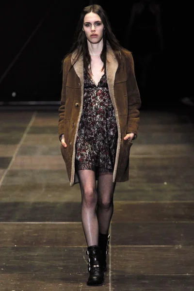 Look 28